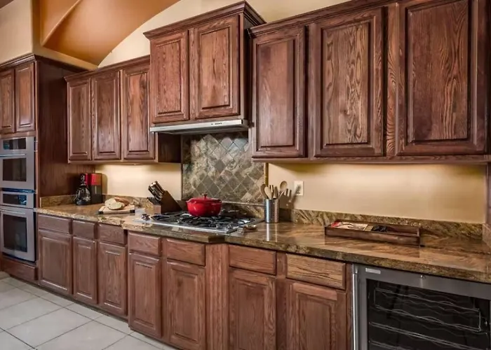 Desert Calm - North Four Bedroom Pool And Holiday home *